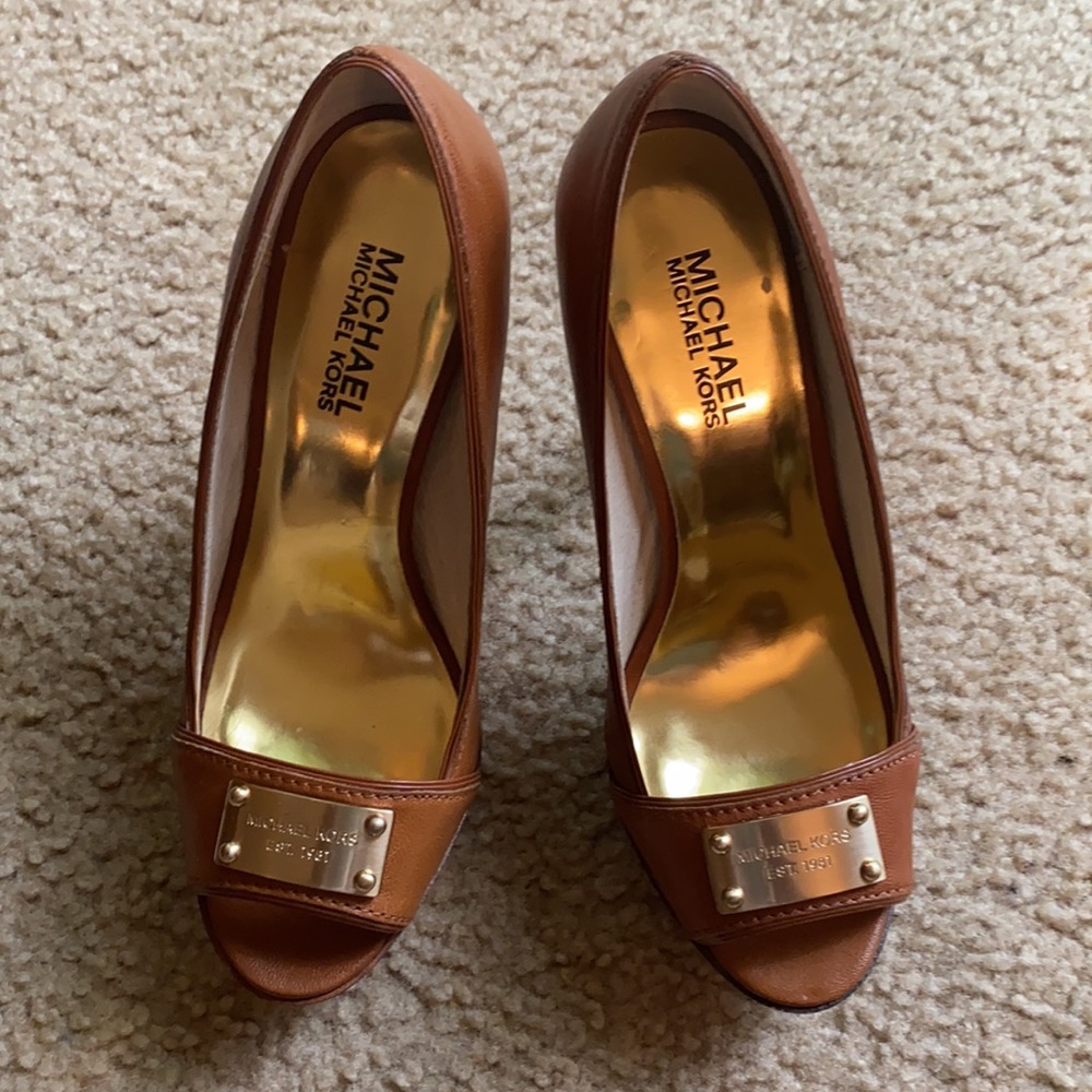 Michael Kors butterscotch heels 6M - Picture 4 of 9